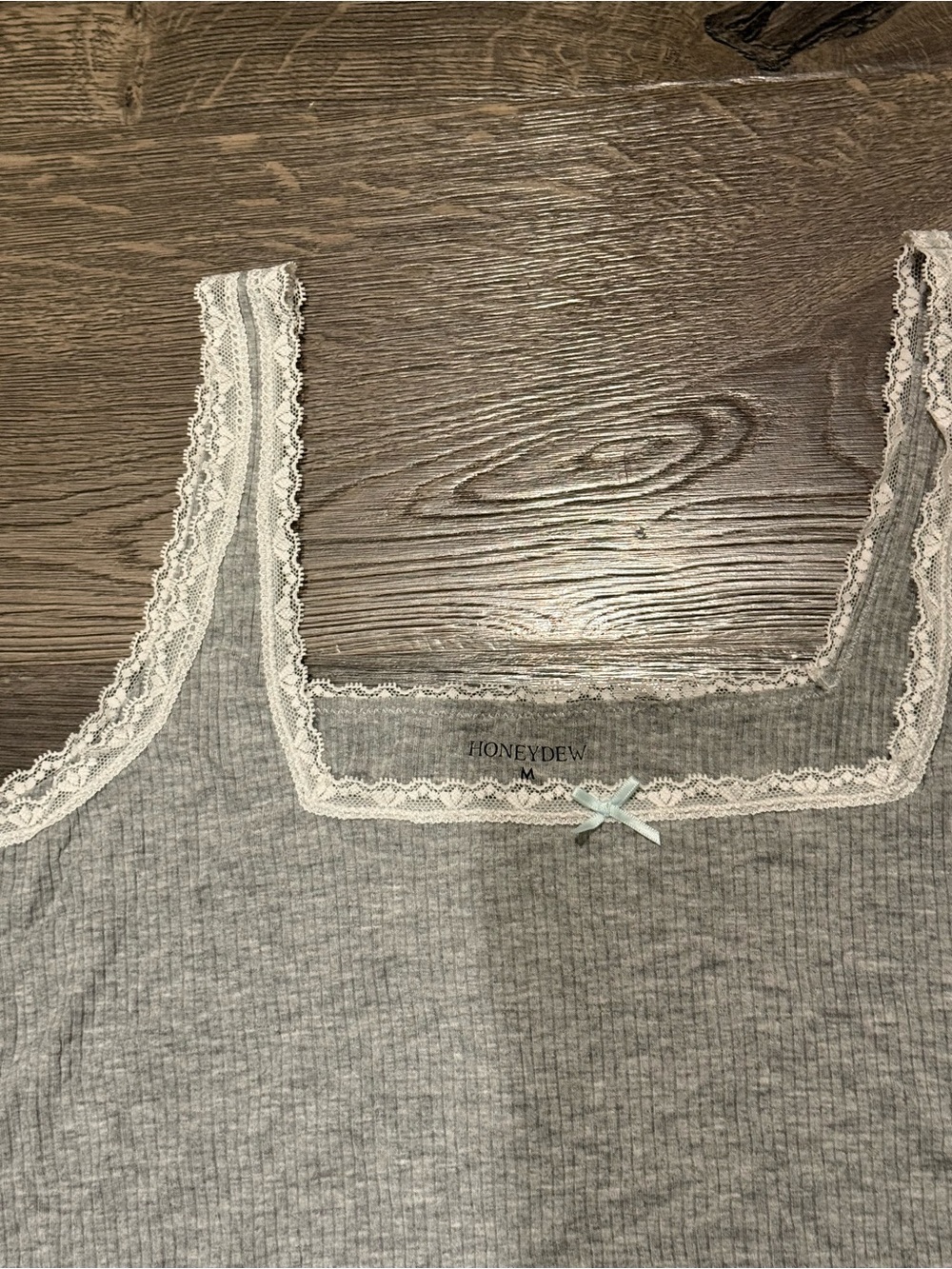 Honeydew Lace Lounge set - Picture 3 of 5
